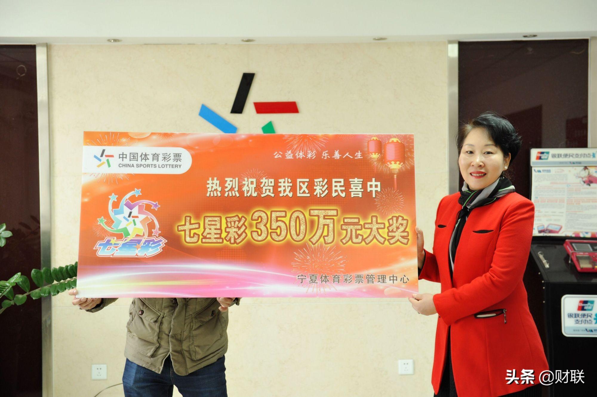 本港台开奖现场直播，揭秘数字背后的幸运时刻！一次深度观察与体验记实录播式文章本港台开奖现场直播 开奖结果台2j