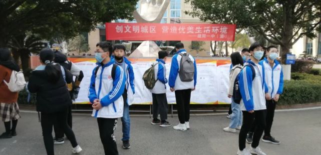 考场现2米23高考生比姚明高吗